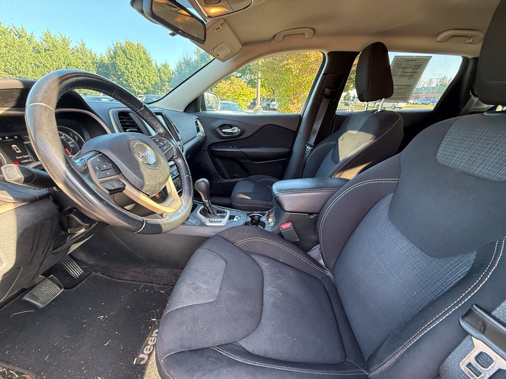 Used 2016 Jeep Cherokee Latitude w/ Safety/Convenience Group AWD/4WD image 9