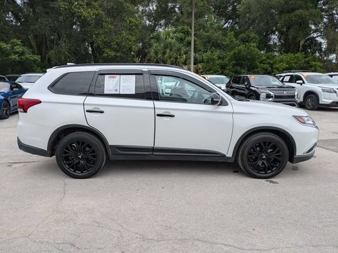 Used 2018 Mitsubishi Outlander LE AWD/4WD image 3