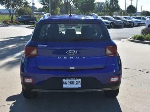 Used 2024 Hyundai Venue Limited image 6