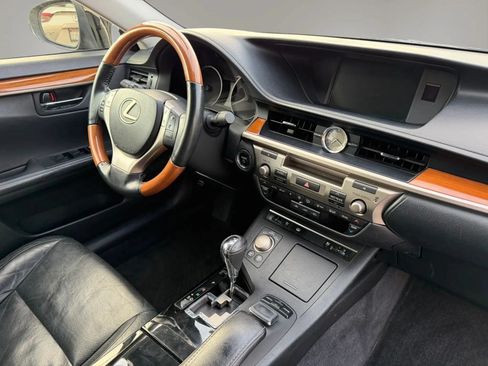 Used 2015 Lexus ES 300h w/ Navigation System Package FWD image 22