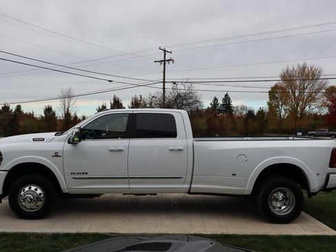 Used 2025 RAM 3500 Limited w/ Max Tow Package image 35