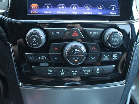 Used 2019 Jeep Grand Cherokee Altitude image 23