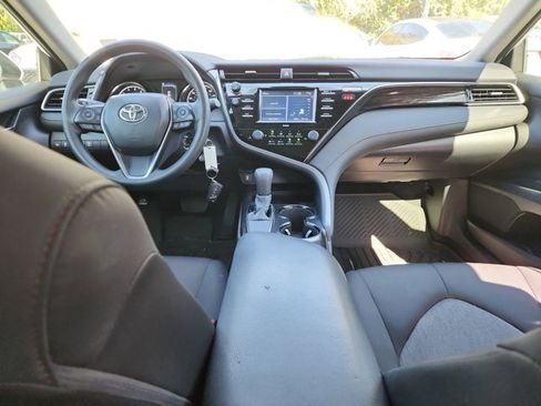 Used 2020 Toyota Camry LE image 10