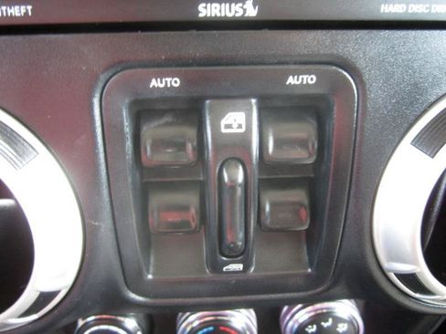 Used 2017 Jeep Wrangler Unlimited Sahara w/ Connectivity Group AWD/4WD image 21