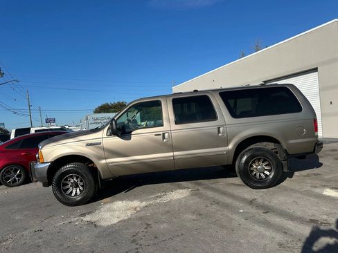 Used 2000 Ford Excursion XLT image 2