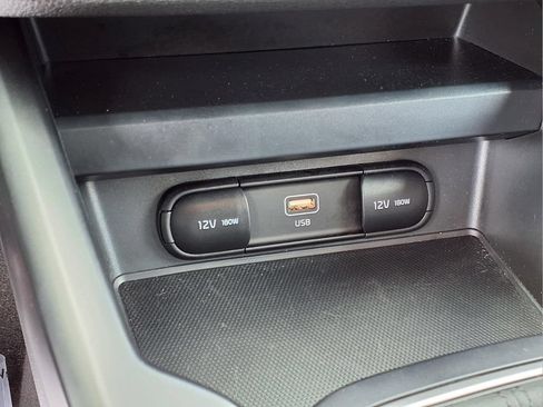 Used 2025 Kia Soul LX w/ LX Technology Package FWD image 13