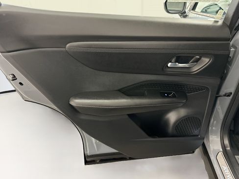 Used 2024 Nissan Ariya AWD image 27