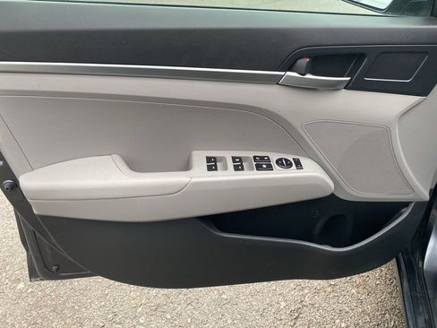 Used 2020 Hyundai Elantra SE image 18