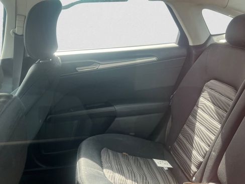 Used 2016 Ford Fusion SE FWD image 8