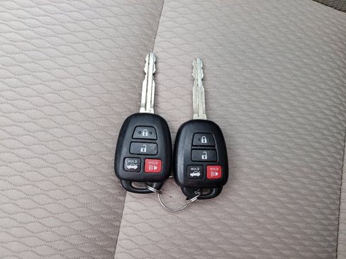 Used 2015 Toyota Corolla LE image 32