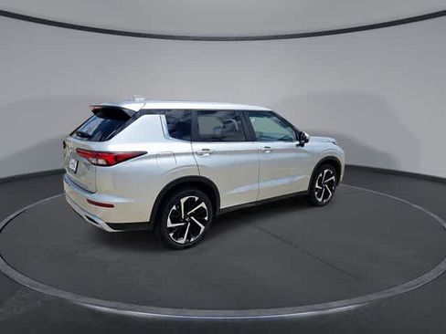 Used 2024 Mitsubishi Outlander SE FWD image 8
