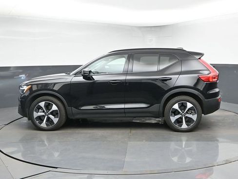 Used 2025 Volvo XC40 B5 Plus AWD/4WD image 6