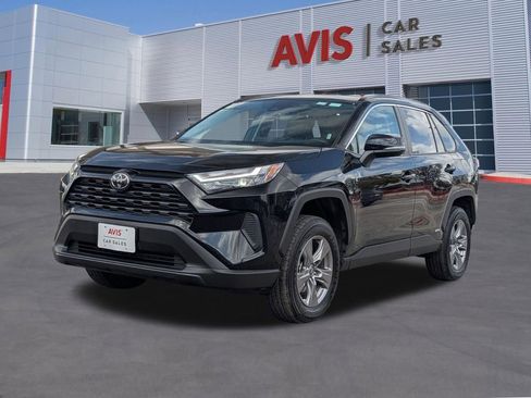 Used 2025 Toyota RAV4 XLE image 1