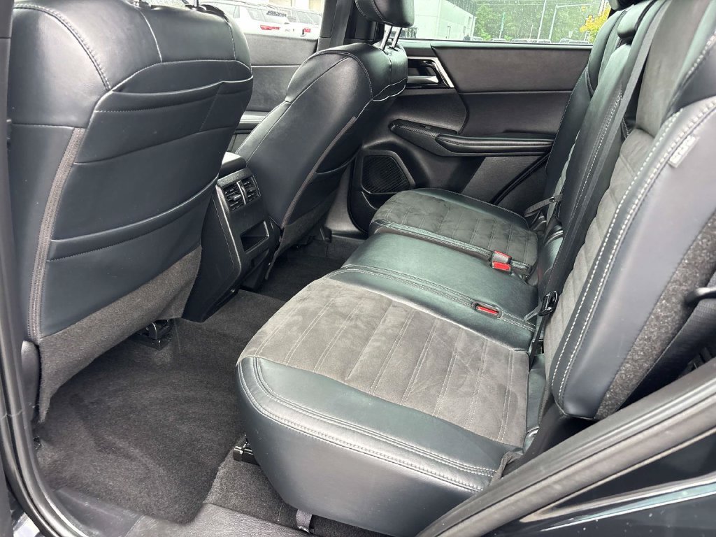 Used 2023 Mitsubishi Outlander Ralliart AWD/4WD image 15