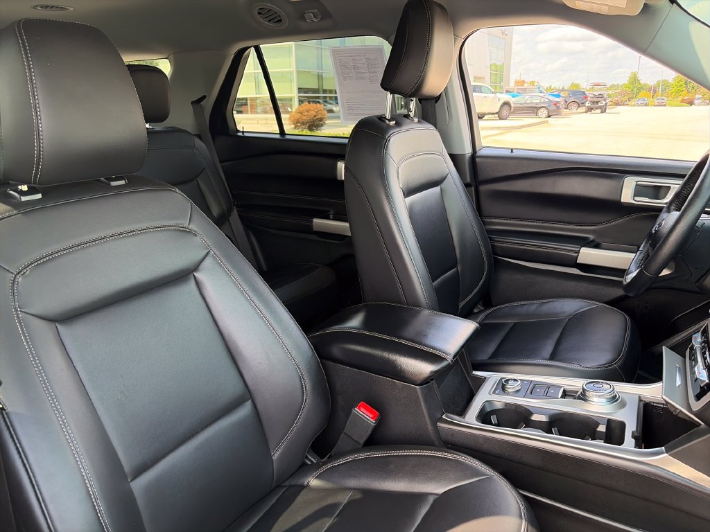 Used 2024 Ford Explorer XLT w/ Equipment Group 202A AWD/4WD image 12