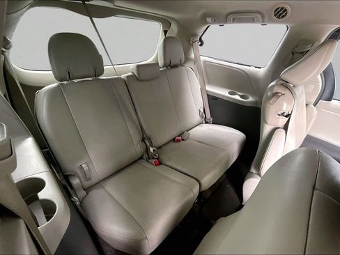 Used 2013 Toyota Sienna XLE FWD image 27