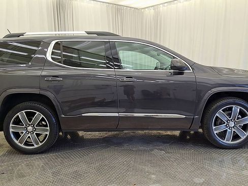 Used 2017 GMC Acadia Denali w/ Technology Package AWD/4WD image 4