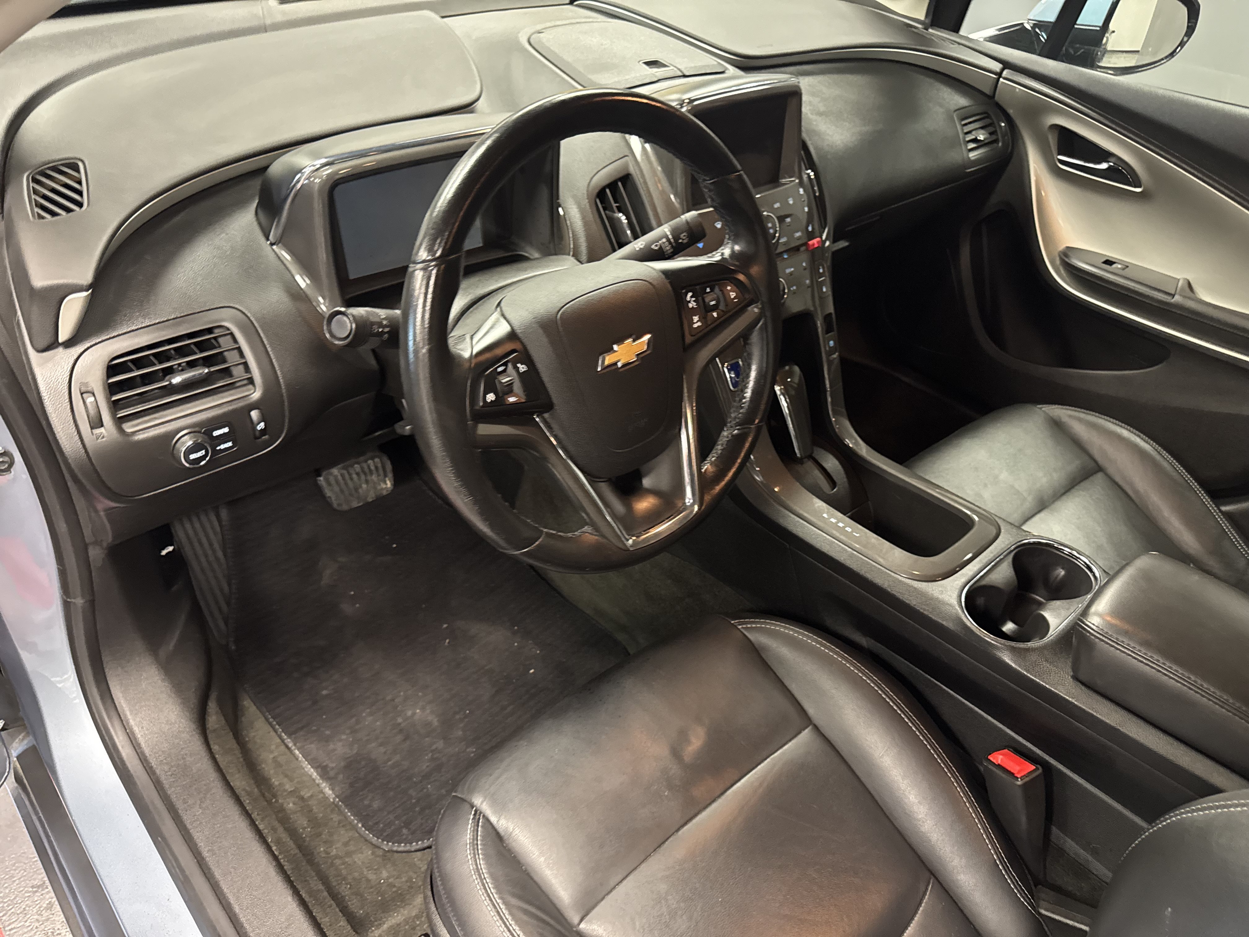 Used 2015 Chevrolet Volt Premium w/ Premium Trim Package FWD image 9