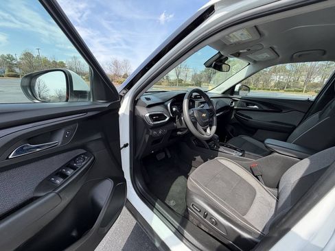 Used 2021 Chevrolet TrailBlazer LT AWD/4WD image 11