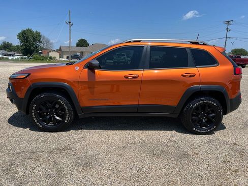 Used 2016 Jeep Cherokee Trailhawk w/ Comfort/Convenience Group AWD/4WD image 2