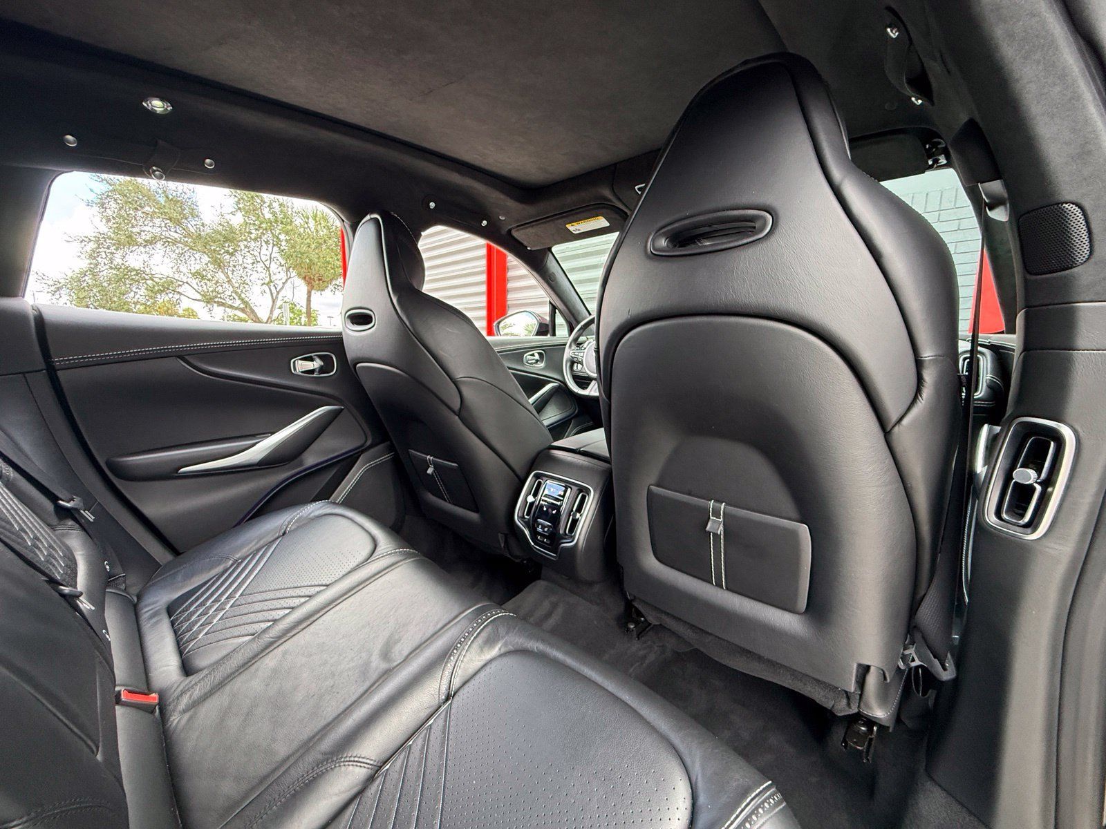 Used 2021 Aston Martin DBX AWD/4WD image 40