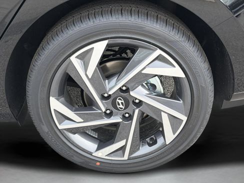 New 2026 Hyundai Elantra Limited FWD image 29