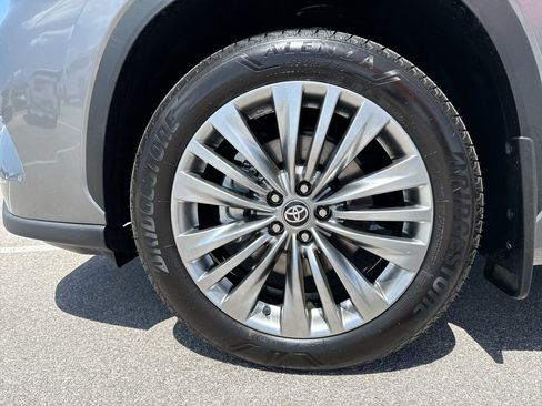 Certified 2026 Toyota Highlander Platinum image 19