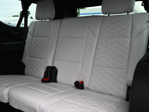 Used 2026 Cadillac Escalade ESV Platinum Sport w/ LPO, ONYX Package AWD/4WD image 33