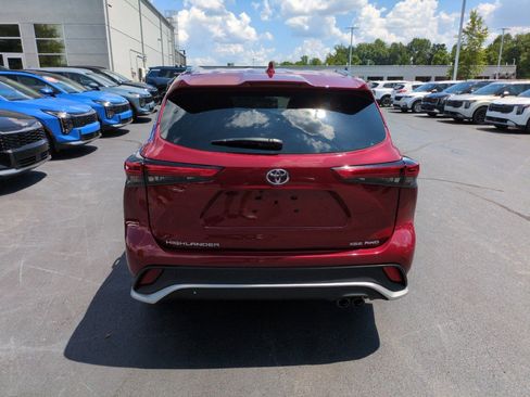 Used 2021 Toyota Highlander XSE AWD/4WD image 6