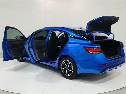 Used 2025 Nissan Sentra SV w/ Trunk Package image 10