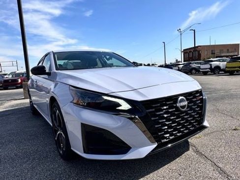 New 2025 Nissan Altima 2.5 SR image 3