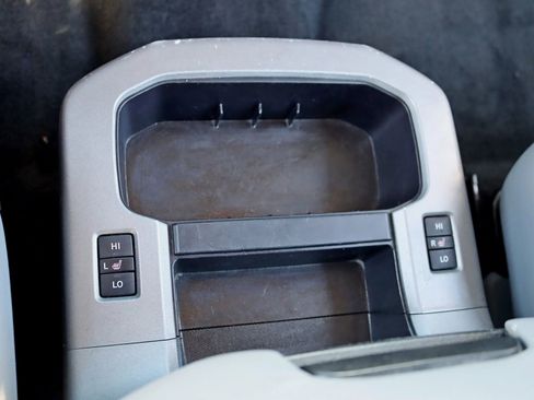 Used 2017 Toyota Sequoia Platinum image 27