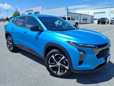 New 2026 Chevrolet Trax RS w/ Sunroof Package FWD image 2