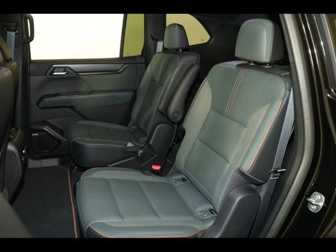 Used 2024 GMC Acadia AT4 w/ Super Cruise Package image 6