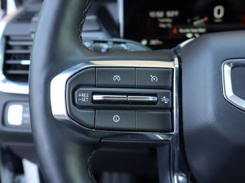 Used 2025 GMC Acadia Elevation FWD image 16