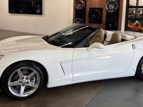 Used 2006 Chevrolet Corvette Coupe w/ Preferred Equipment Group RWD image 1