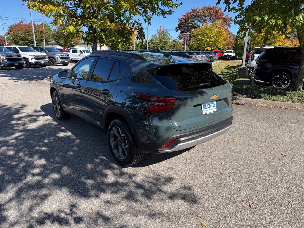 Used 2026 Chevrolet Trax LT w/ LT Convenience Package FWD image 3