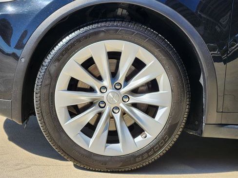 Used 2017 Tesla Model X 90D image 7