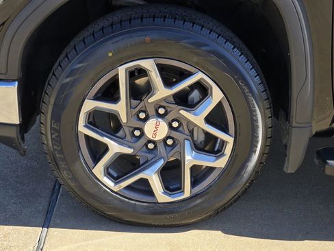 Used 2023 GMC Sierra 1500 SLT image 11