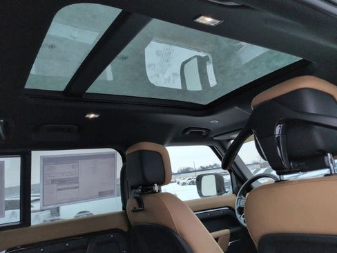 New 2026 Land Rover Defender 110 X-Dynamic SE image 22