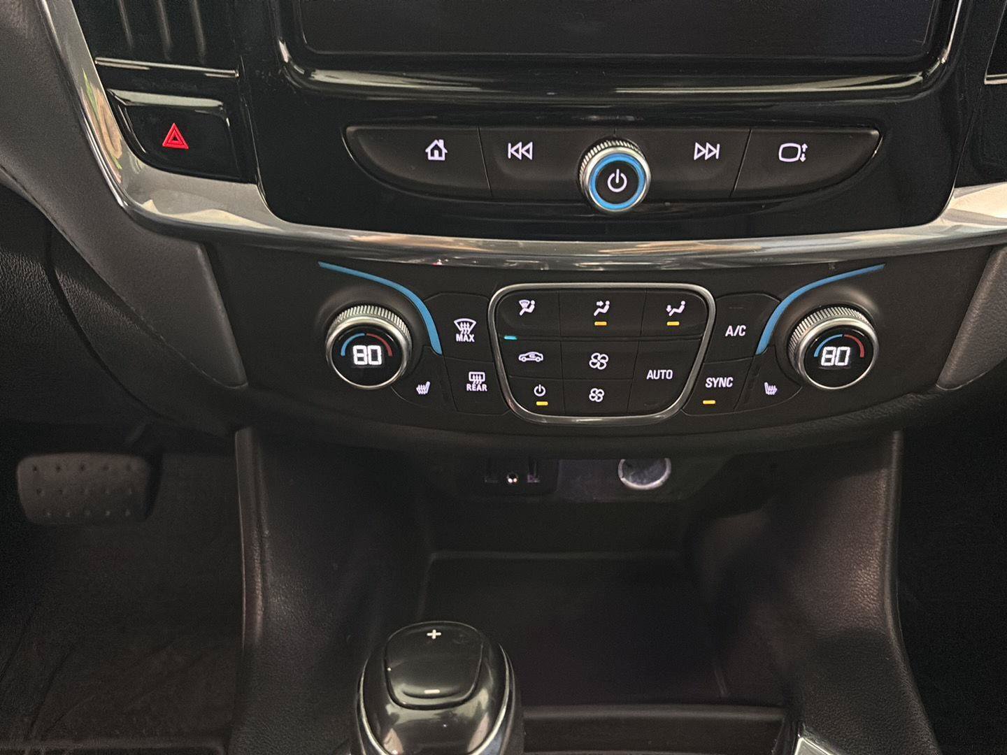 Used 2018 Chevrolet Traverse LT w/ LPO, Floor Liner Package AWD/4WD image 28