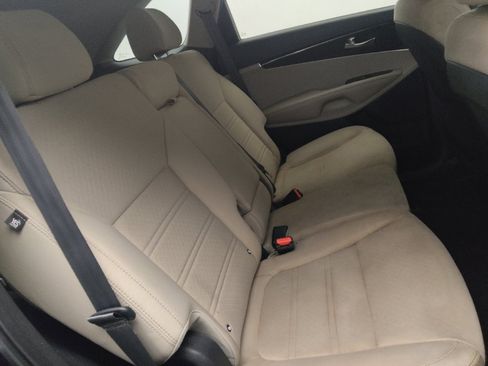Used 2020 Kia Sorento LX FWD image 19