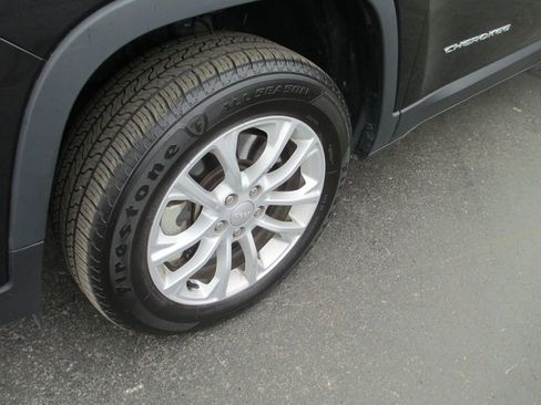 Used 2021 Jeep Cherokee Latitude AWD/4WD image 13