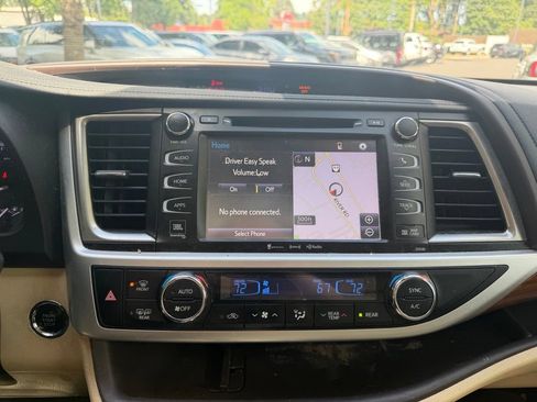 Used 2018 Toyota Highlander Limited Platinum AWD/4WD image 21
