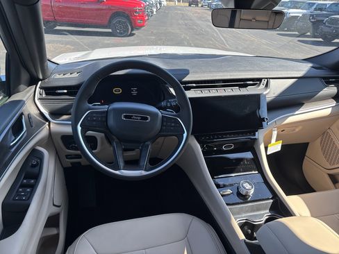 New 2026 Jeep Grand Cherokee Limited AWD/4WD image 22