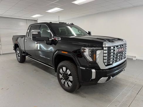 New 2025 GMC Sierra 2500 Denali w/ Denali Reserve Package image 3