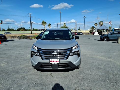 Used 2024 Nissan Rogue S FWD image 3