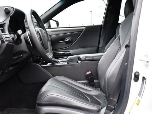 Used 2022 Lexus ES 300h F Sport image 11