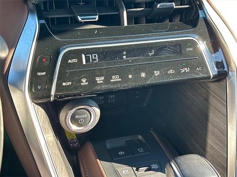 Used 2024 Toyota Venza image 23