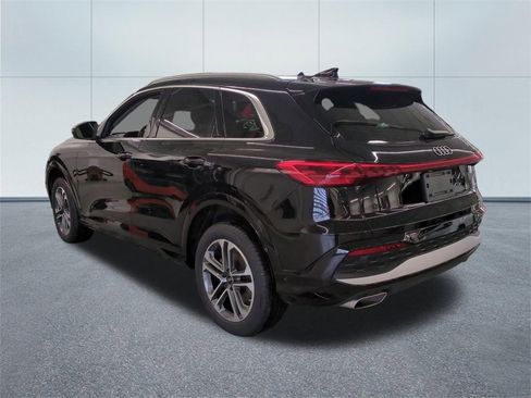 Used 2025 Audi Q5 Premium w/ Convenience Package image 5